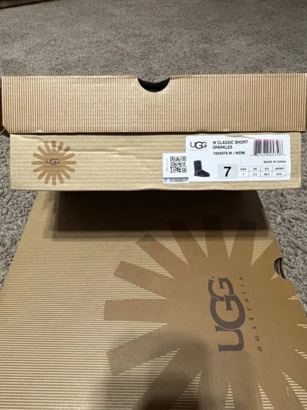 UGG Classic Short Sparkles in Navy size 7